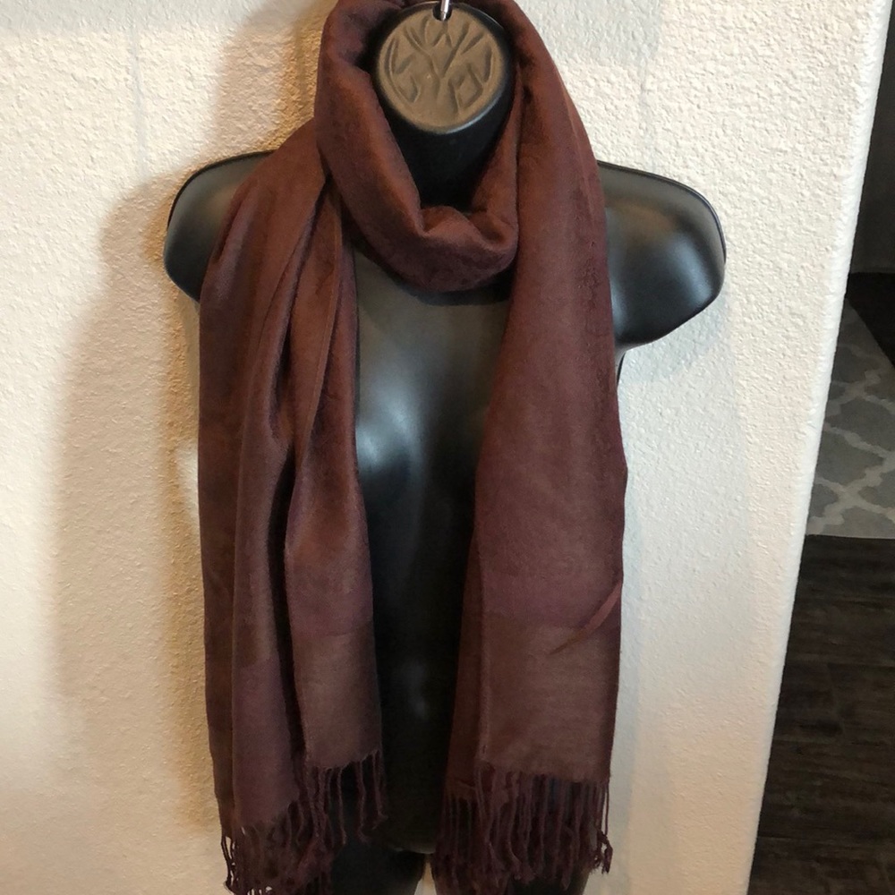 100% Pashmina scarf.